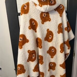 Cozy Bear Print Hooded blanket